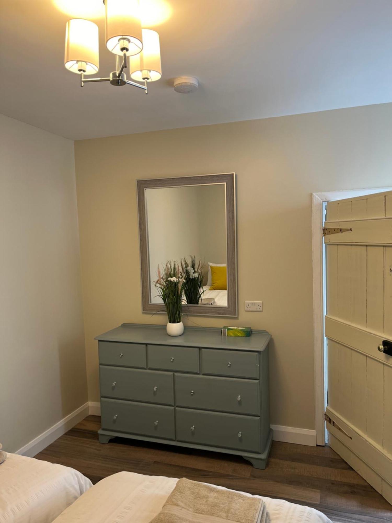 Old Post Office Apartment Linsfort