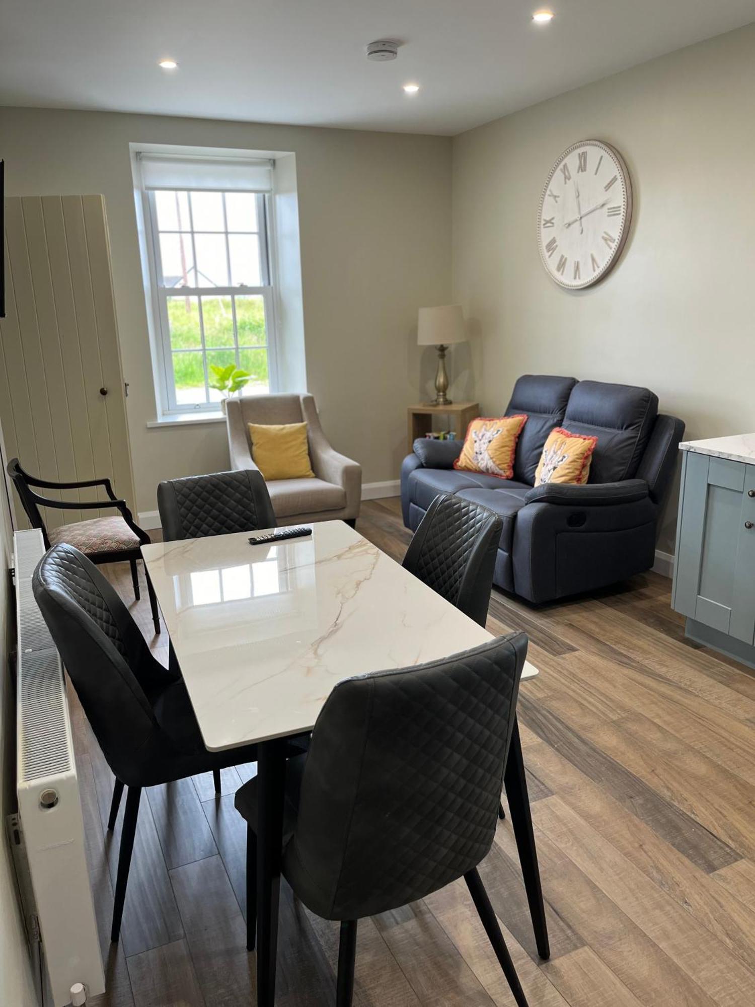 Old Post Office Apartment *